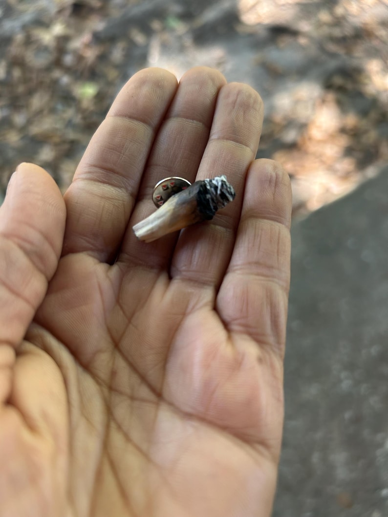 🚬 Burned Cigarette Butt Brooch