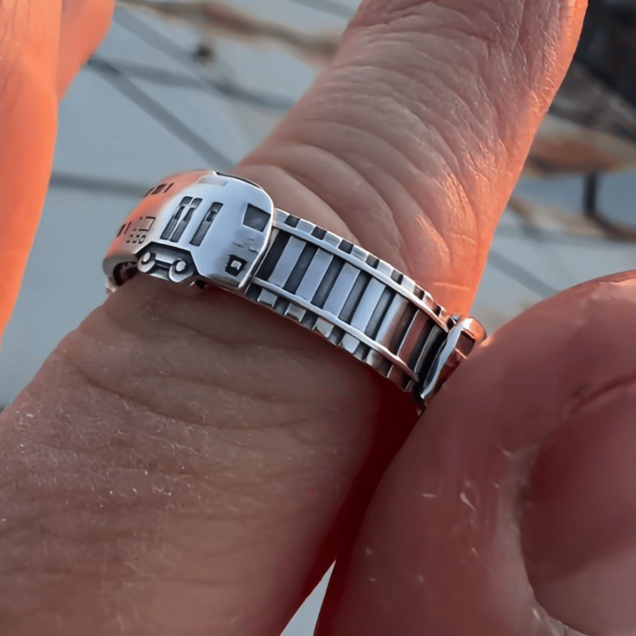 ✨Spinning Subway Train Ring