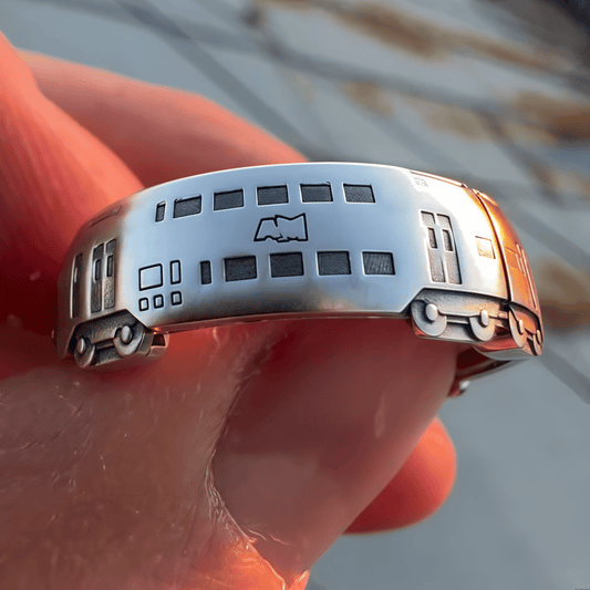 ✨Spinning Subway Train Ring