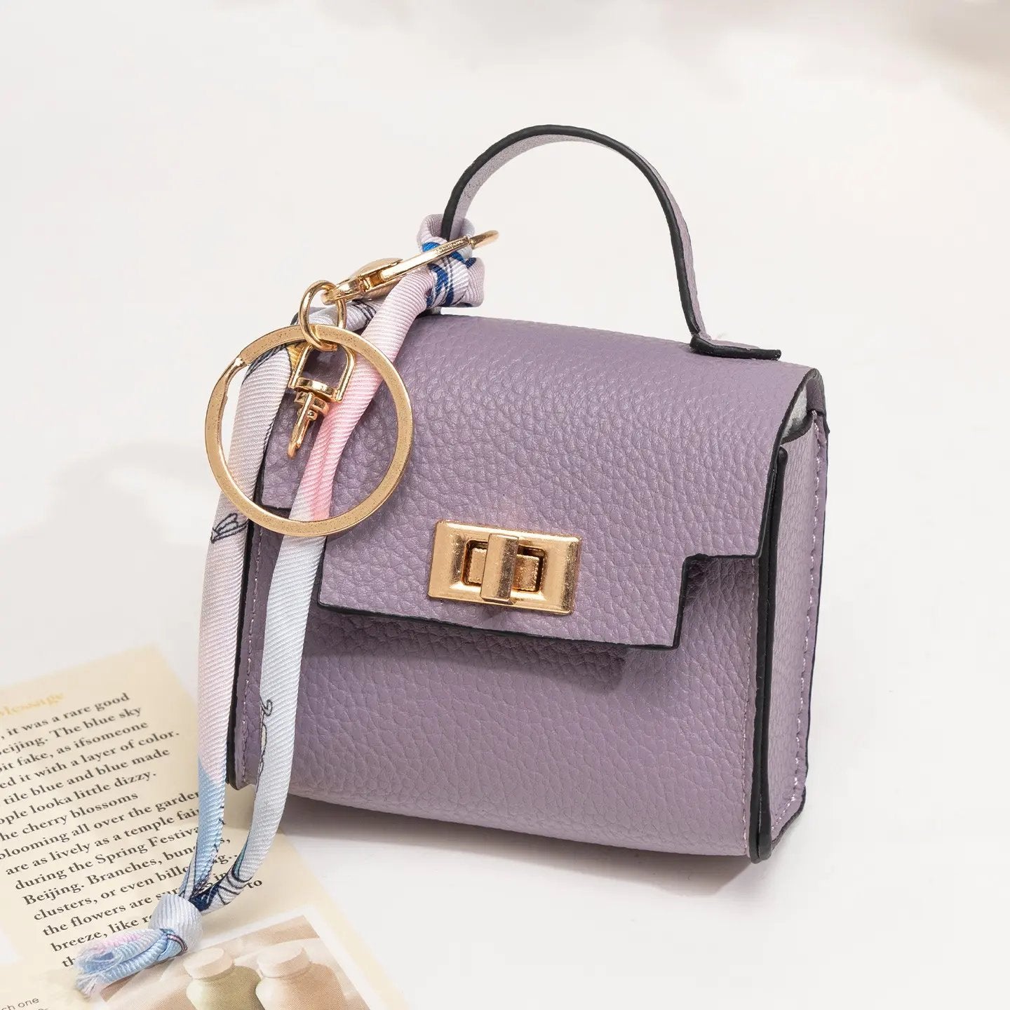 👜 Mini Keychain Coin Purse — Cute Bag Charm with Twist-Lock Pouch