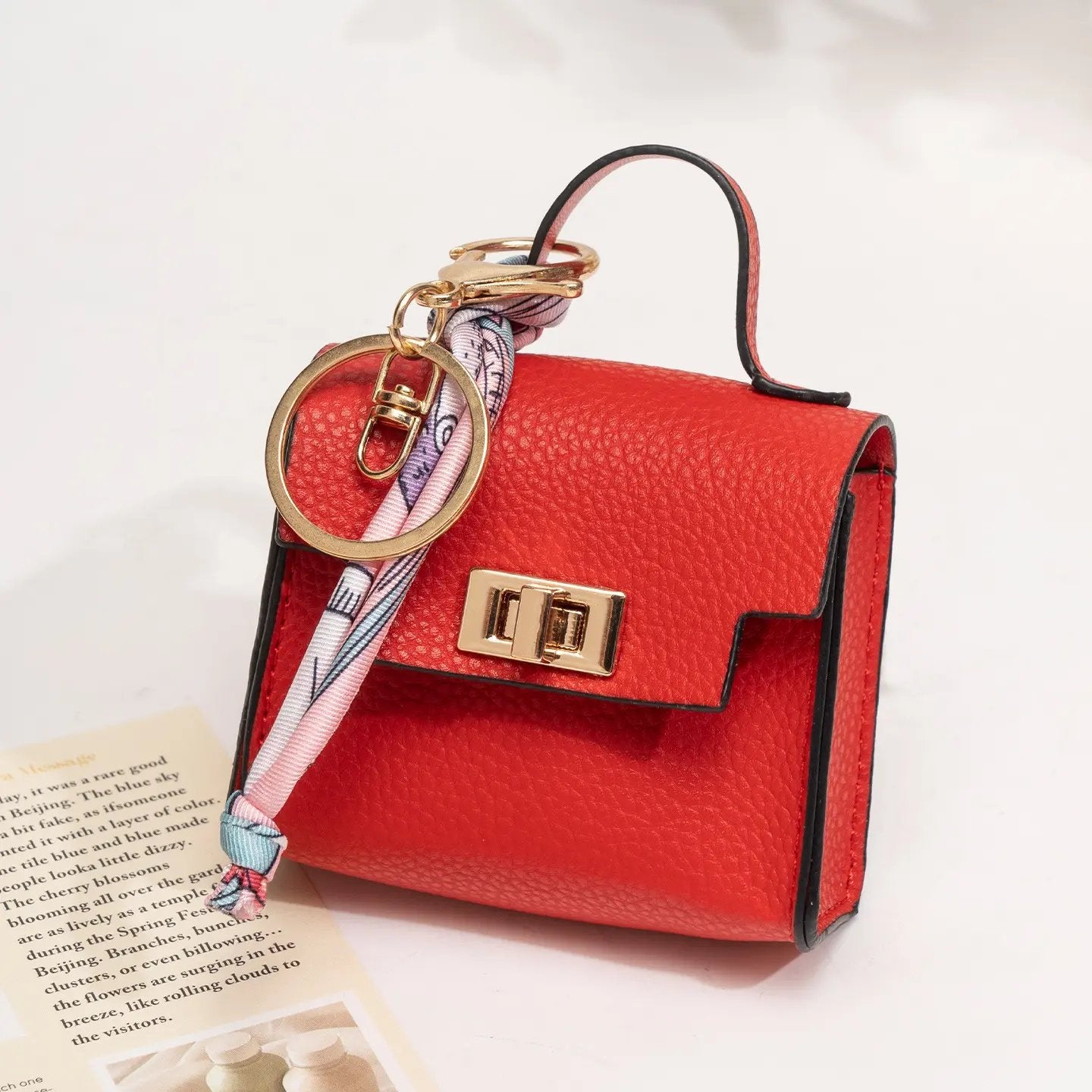 👜 Mini Keychain Coin Purse — Cute Bag Charm with Twist-Lock Pouch