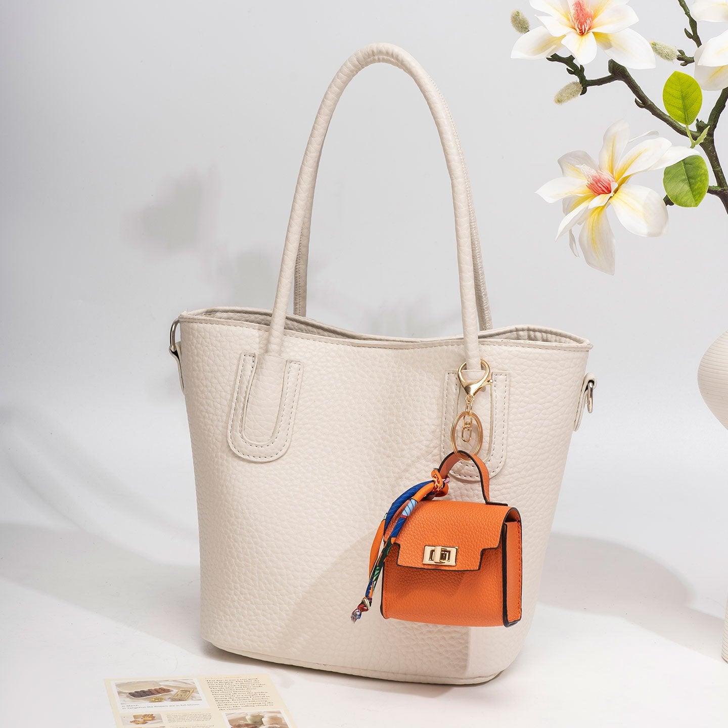 👜 Mini Keychain Coin Purse — Cute Bag Charm with Twist-Lock Pouch