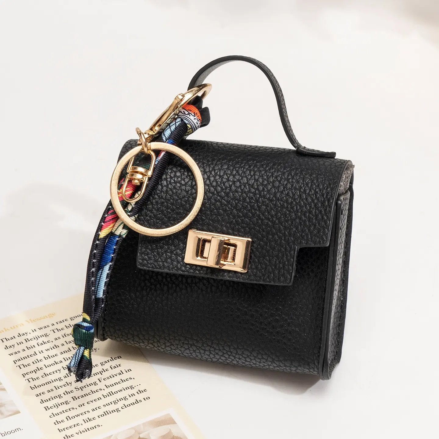 👜 Mini Keychain Coin Purse — Cute Bag Charm with Twist-Lock Pouch