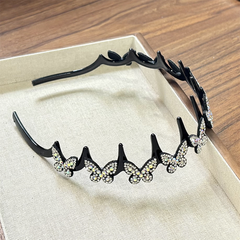 🎁New Arrival 49% OFF💥Wavy Crystal Headband Set - Lightweight Non-Slip Girly Feminine Hair Accessory, Sparkling Crystal-Accented Wave-Shape Band for Weddings & Everyday Wear, Girly Feminine Items